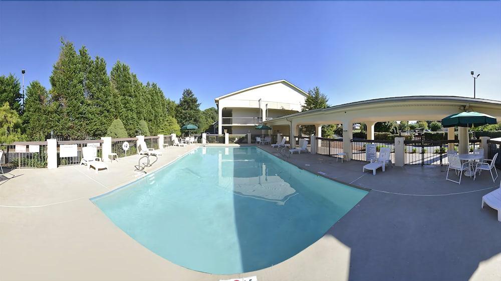 Quality Inn University Winston-Salem Exterior photo