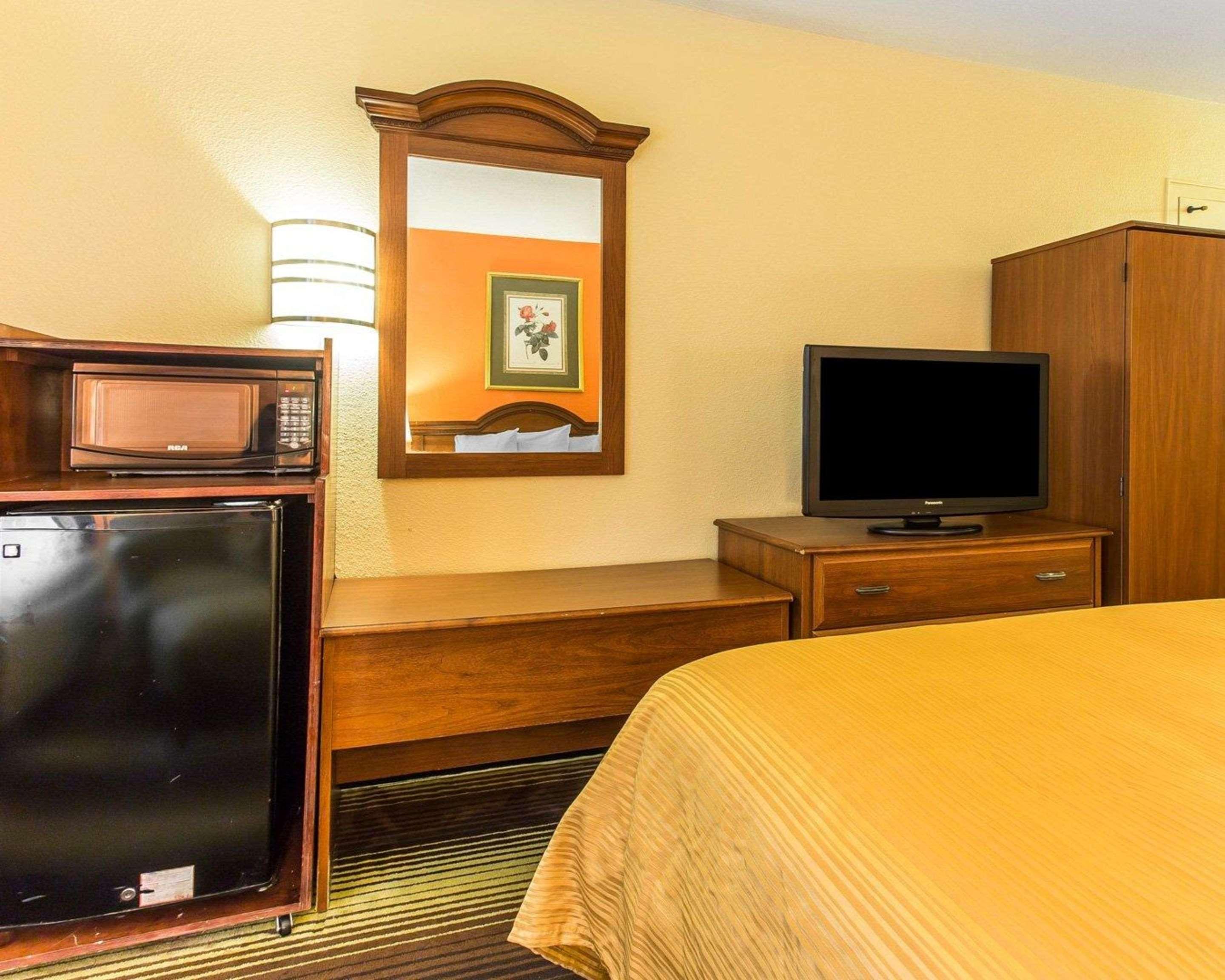 Quality Inn University Winston-Salem Exterior photo