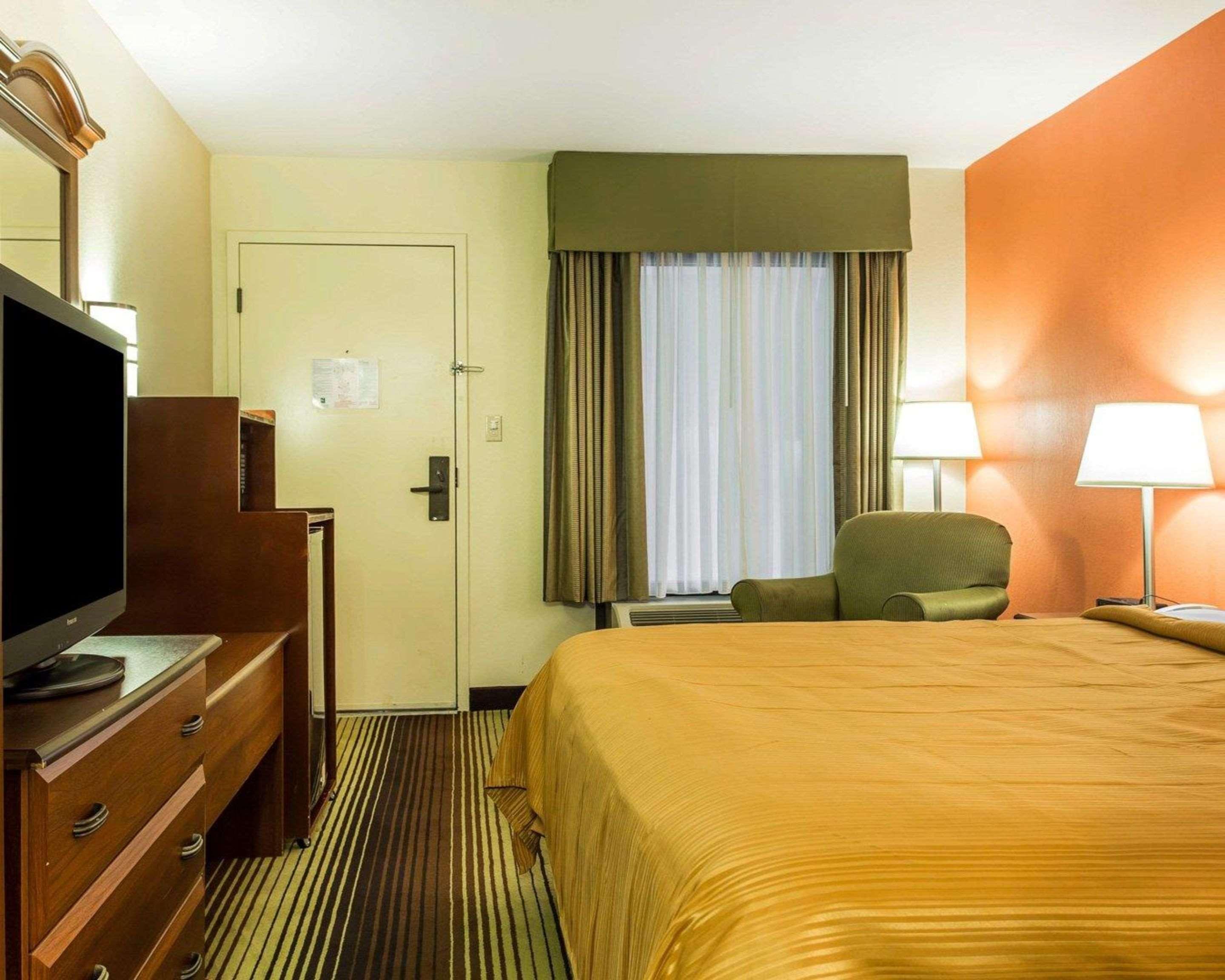 Quality Inn University Winston-Salem Exterior photo