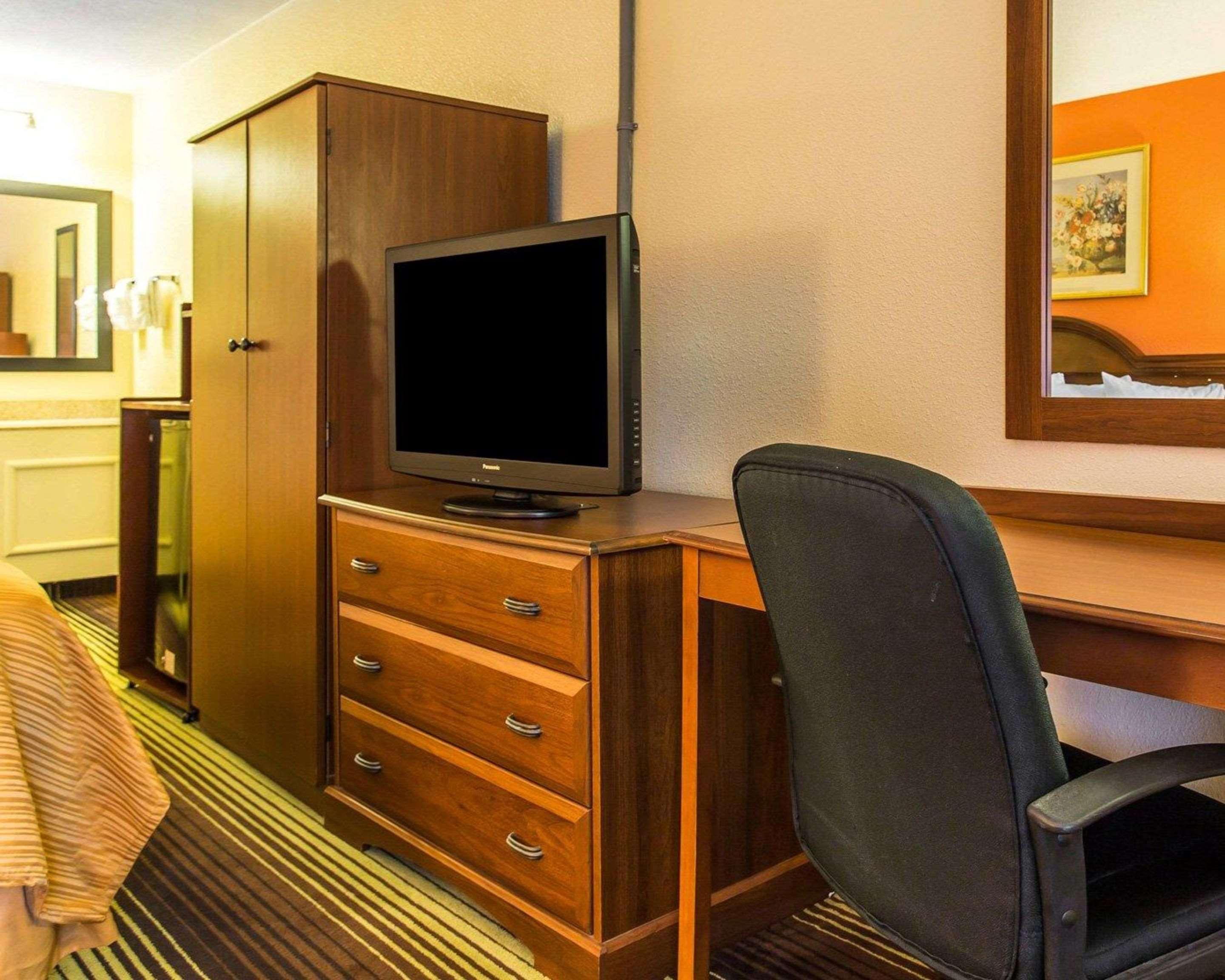 Quality Inn University Winston-Salem Exterior photo