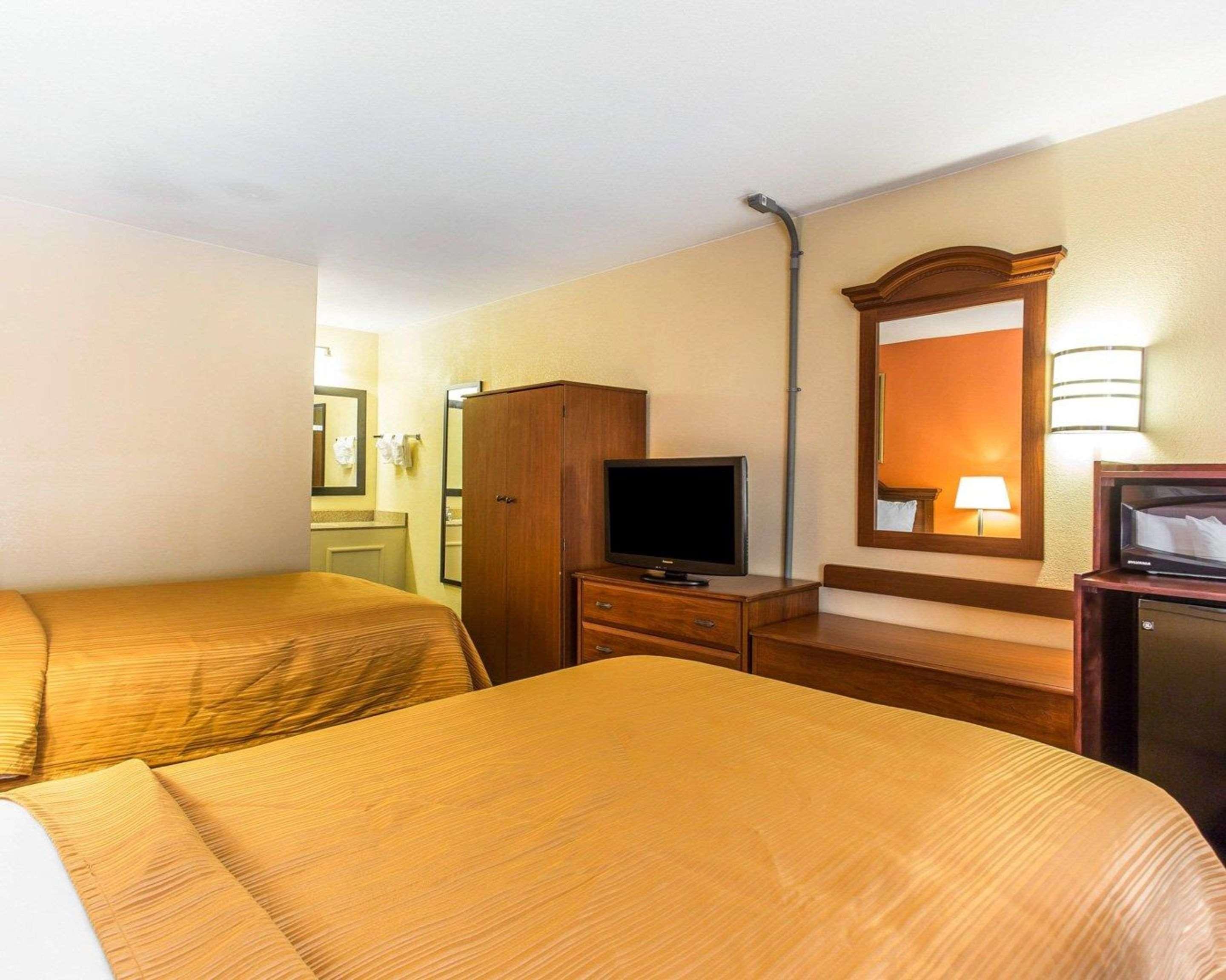 Quality Inn University Winston-Salem Exterior photo