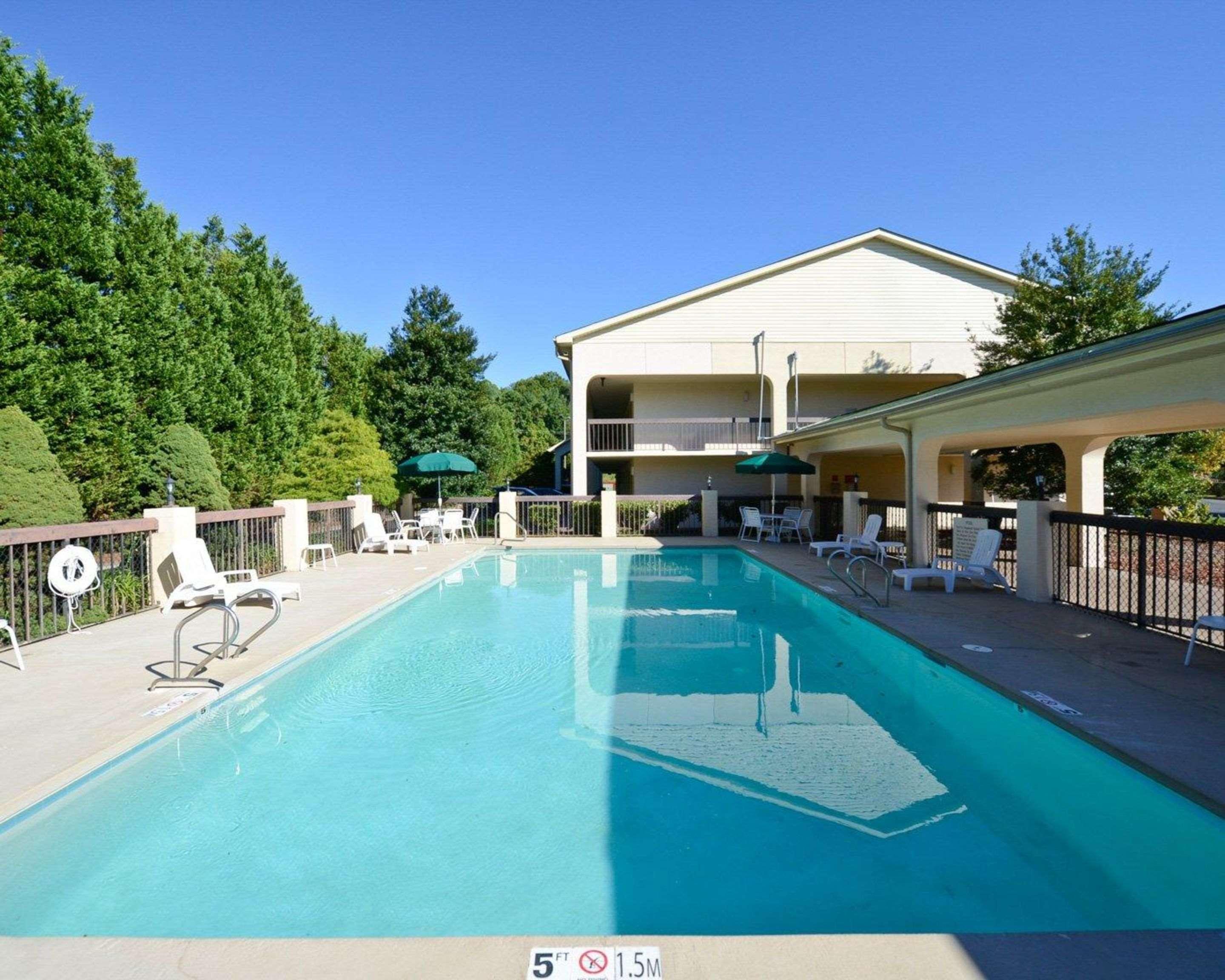 Quality Inn University Winston-Salem Exterior photo
