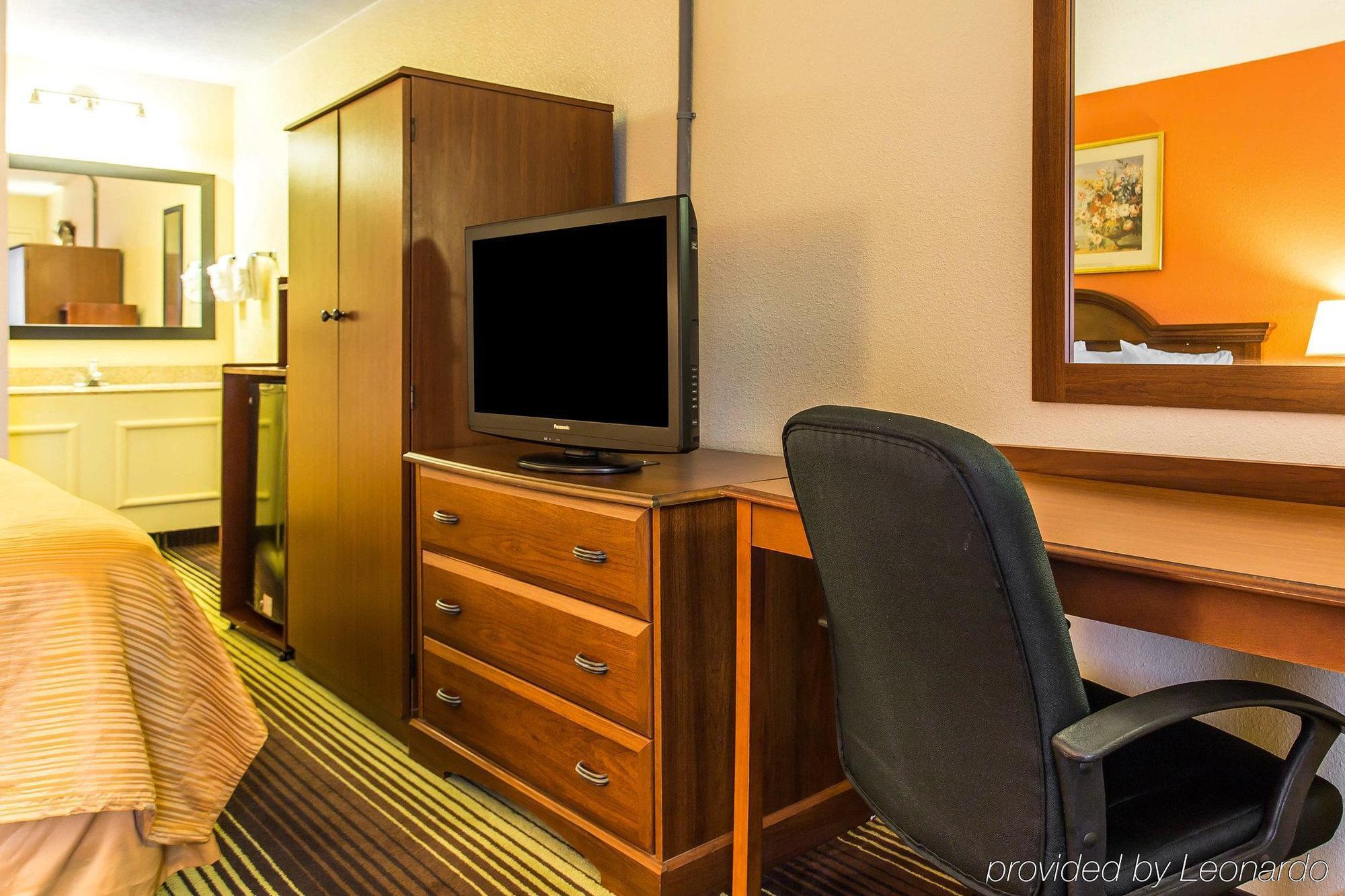 Quality Inn University Winston-Salem Exterior photo