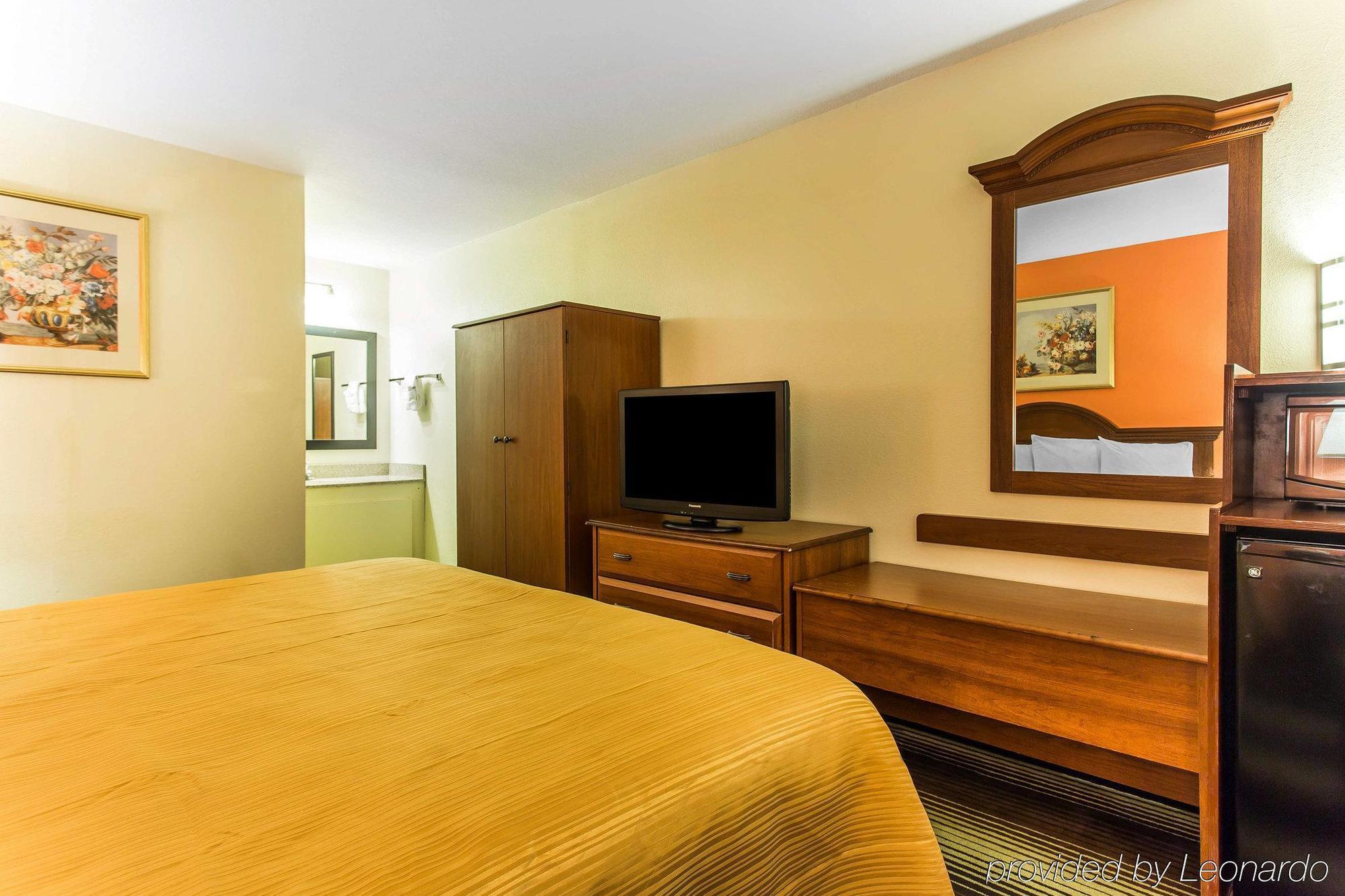 Quality Inn University Winston-Salem Exterior photo