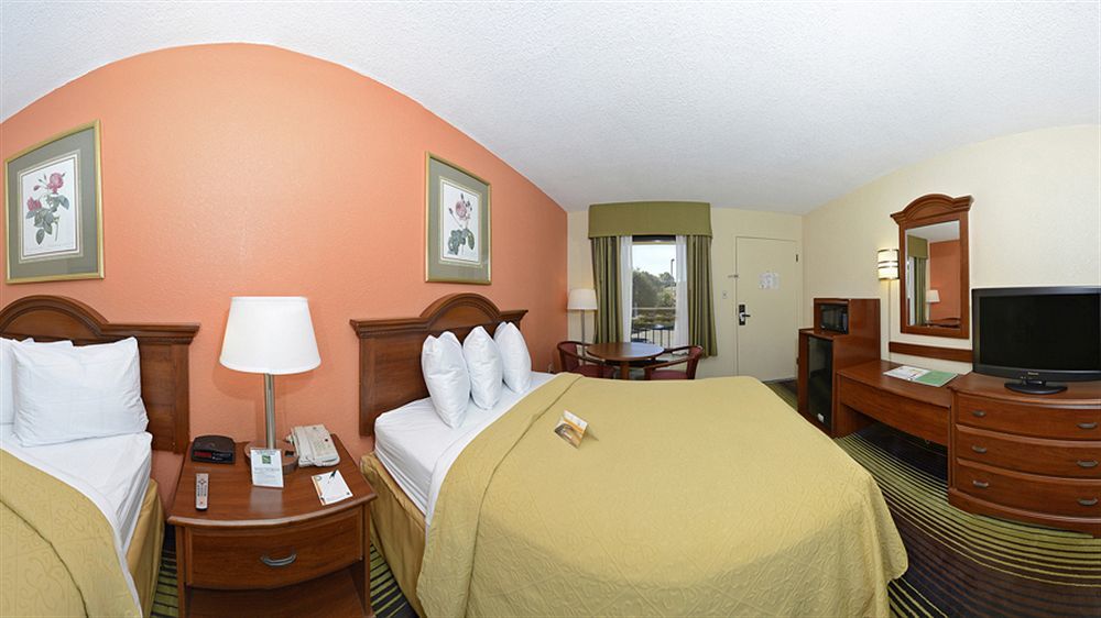 Quality Inn University Winston-Salem Exterior photo