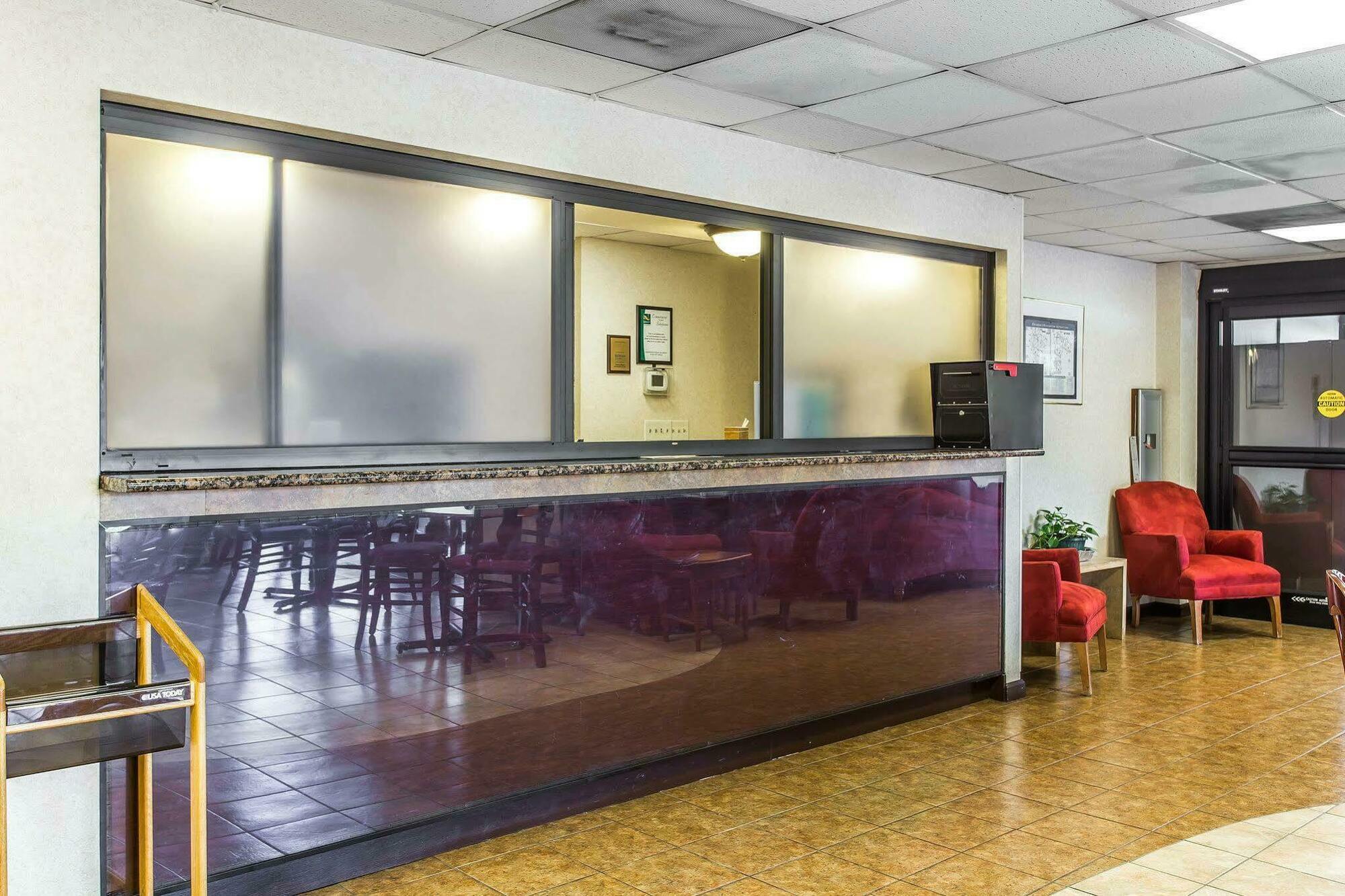 Quality Inn University Winston-Salem Exterior photo