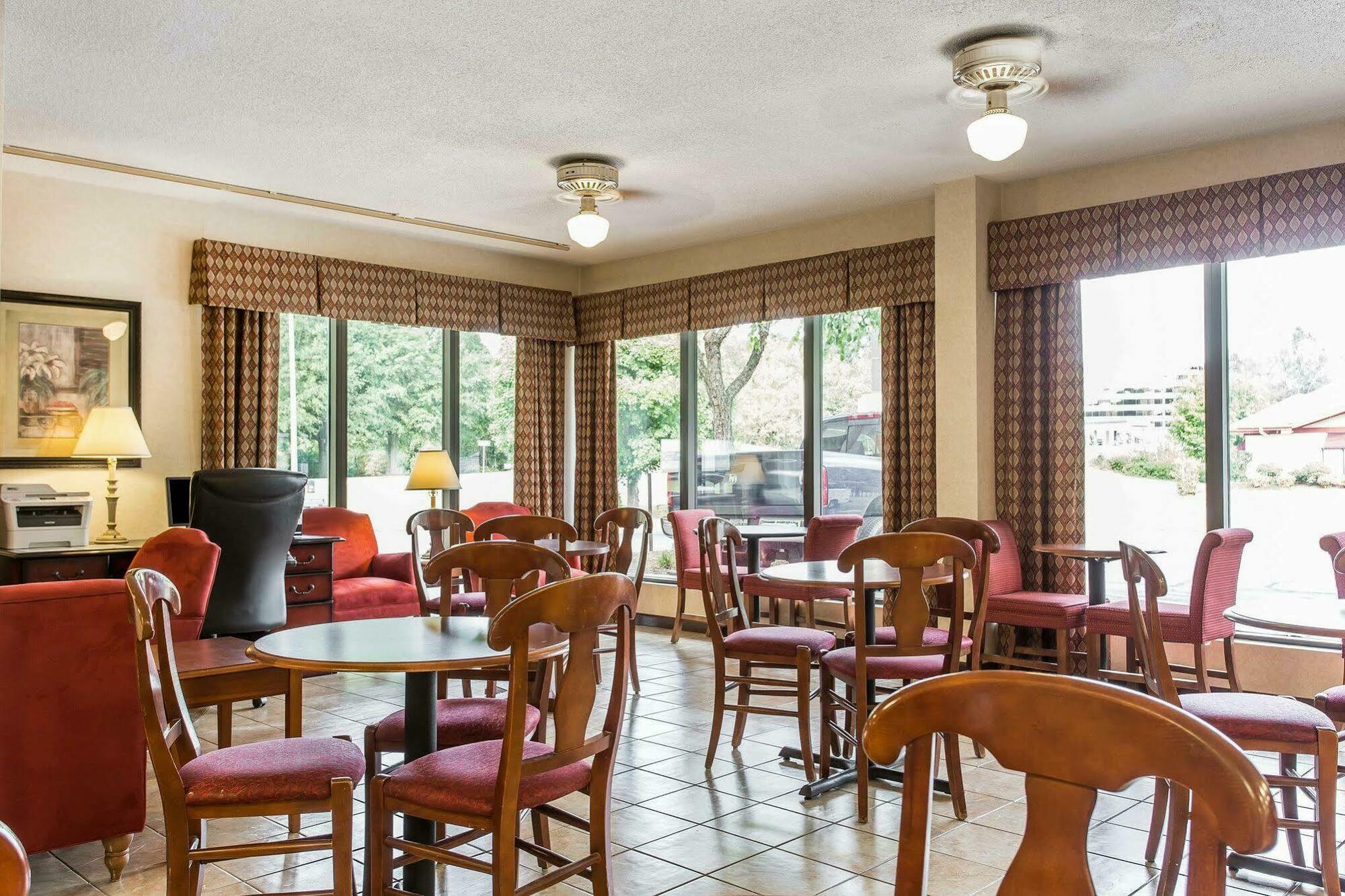 Quality Inn University Winston-Salem Exterior photo