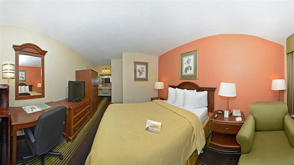 Quality Inn University Winston-Salem Exterior photo